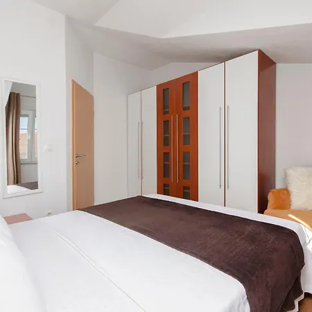 Ani Apartment *