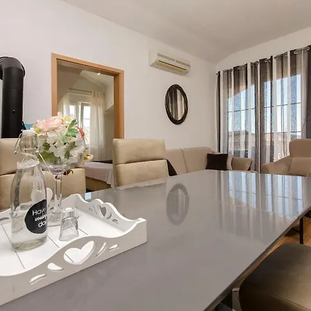Ani Apartment *